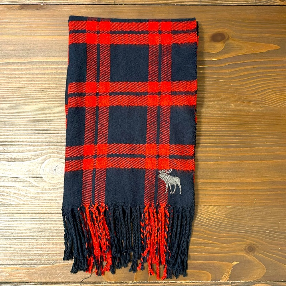 Abercrombie and Fitch, men’s acrylic scarf